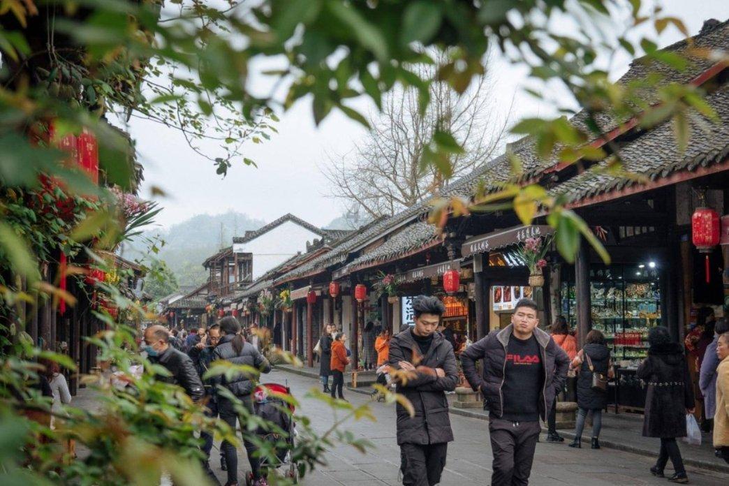 内行人建议：2024年，普通人持有这“3样东西”，有备无患！